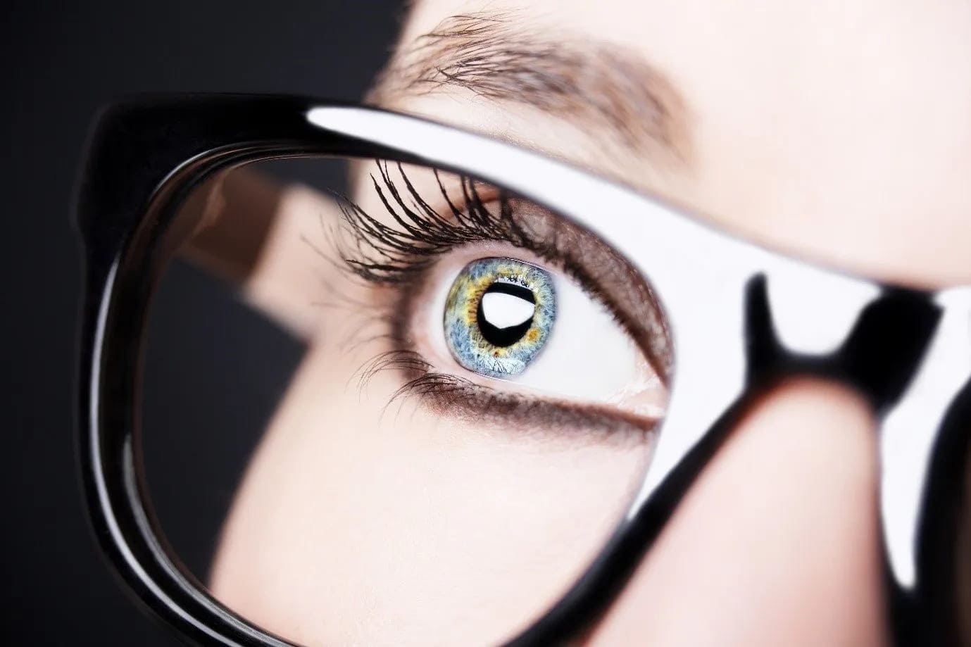 5 Things You Should Know About Driving with Glasses